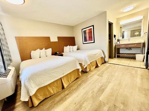 Days Inn & Suites by Wyndham Arlington Near Six Flags in Arlington, USA