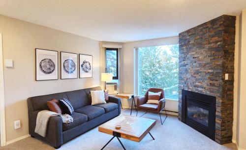 1BR Ski In Ski Out Cozy Condo w Pool and Hot Tub by Harmony Whistler