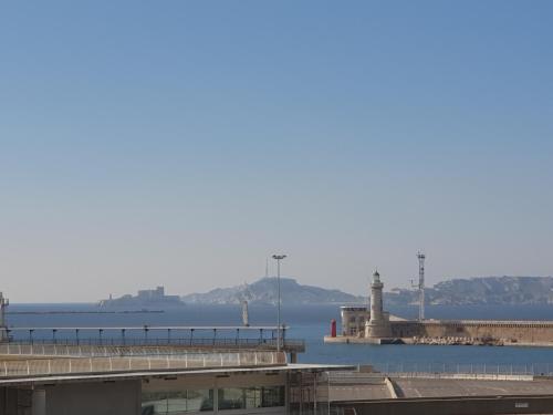 A 50m et face à la mer, proche Vieux Port -4 à 5 pers - classé 4 étoiles - 80m2 - Location saisonnière - Marseille