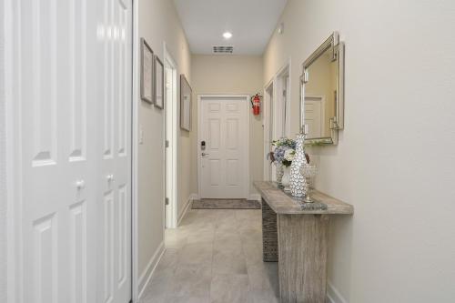 Five Bedrooms w/ GameRoom and Pool 4894 - image 11