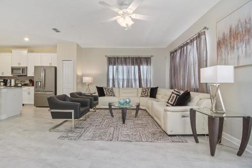 Five Bedrooms w/ GameRoom and Pool 4894 - image 12