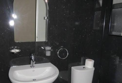 Old Black Horse Inn - image 3