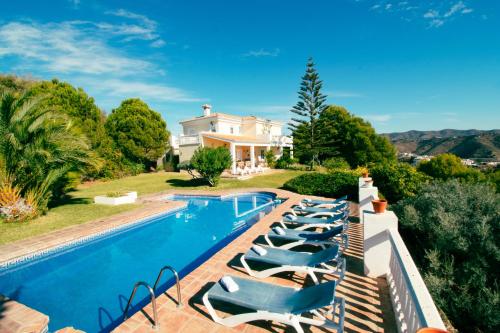 Gran villa con vistas al mar y piscina privada - Accommodation - Málaga