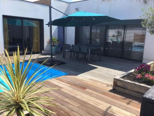 Villa Exceptionnelle Piscine et Jardin privé Séjour Haut de gamme proche La Rochelle (Villa Exceptionnelle Piscine et Jardin prive Sejour Haut de gamme proche La Rochelle) in Sainte Soulle