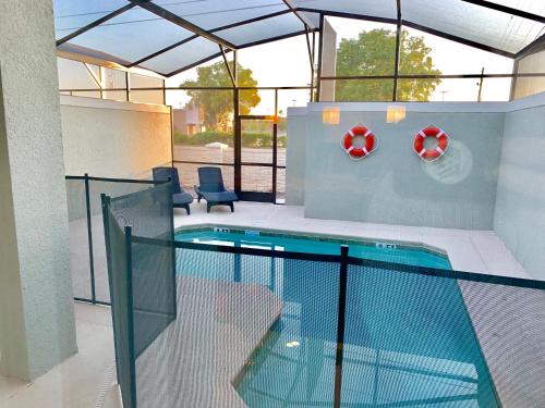 Marvelous 4 Bedroom w/ Screened Pool Close to Disney 4977 - image 6