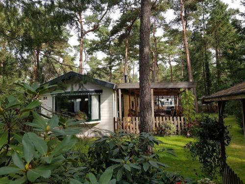  Mooi chalet met grote tuin op een 4 sterren park. in Doornspijk