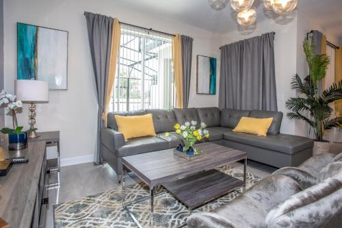 Splendid Four Bedroom Close To Disney w/ Pool 4987 - image 2