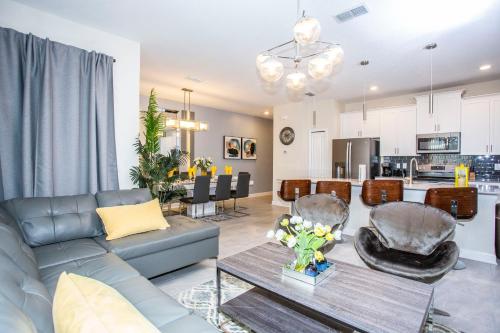 Splendid Four Bedroom Close To Disney w/ Pool 4987 - image 11