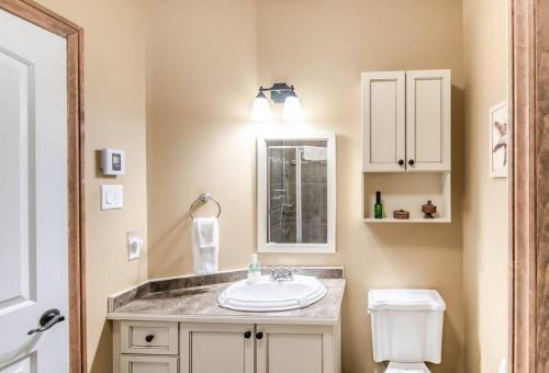 Condo on Golf near Bike Trail w/ 2 Bdrm 2 Bath, Мон-Трамблан (фото 10)