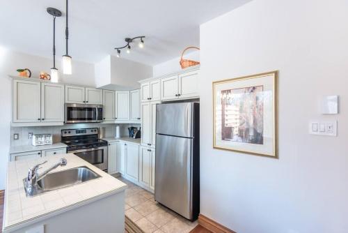 Condo on Golf near Bike Trail w/ 2 Bdrm 2 Bath, Мон-Трамблан (фото 5)