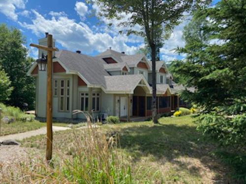 Condo on Golf near Bike Trail w/ 2 Bdrm 2 Bath, Мон-Трамблан (фото 3)