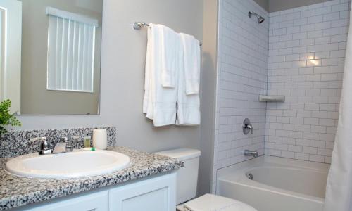 Four Bedrooms Townhome 5127 - image 9
