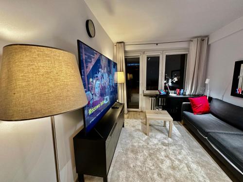 DECOR 3 metro fast WiFi 1Gbs 80'TV HBO Disney AppleTV, Warsaw