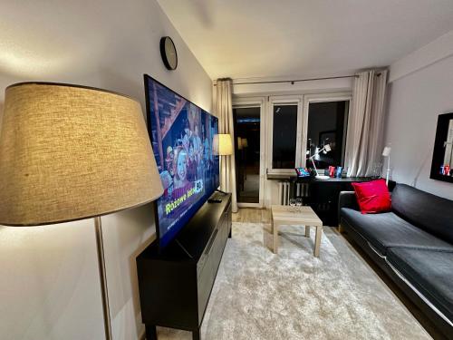 DECOR 3 metro fast WiFi 1Gbs 80'TV HBO Disney AppleTV