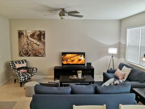 Splendid 4 Bedroom Home Close to Disney 5168A - image 6