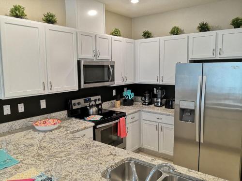 Splendid 4 Bedroom Home Close to Disney 5168A - image 7