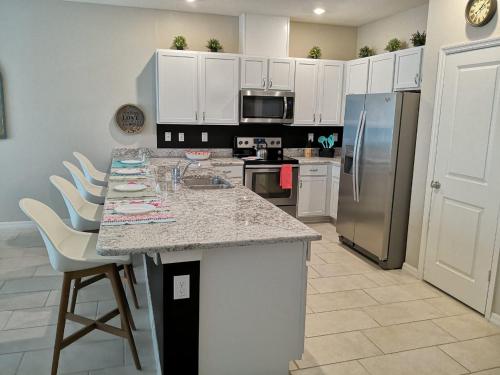 Splendid 4 Bedroom Home Close to Disney 5168A - image 9