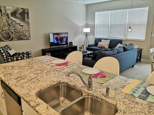 Splendid 4 Bedroom Home Close to Disney 5168A - image 11