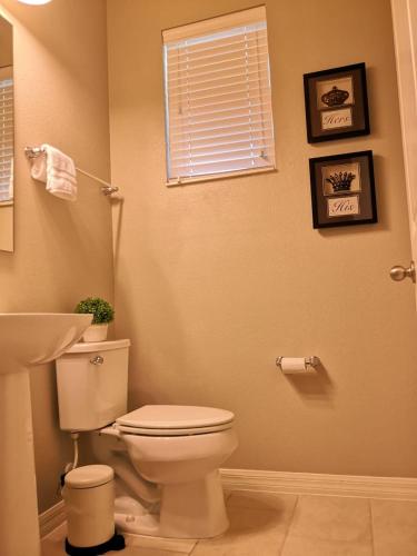 Splendid 4 Bedroom Home Close to Disney 5168A - image 14