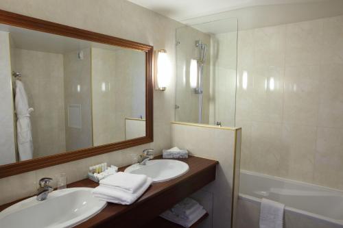 room detail thumbnail 2