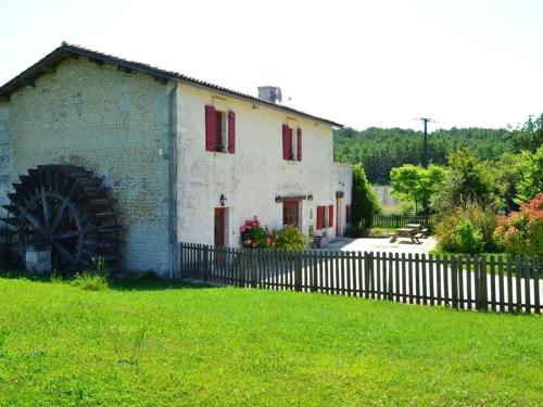 Gîte Lignières-Ambleville-Lignières-Sonneville, 4 pièces, 11 personnes - FR-1-653-88