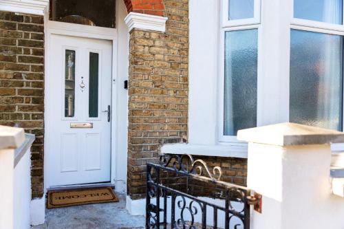 Amazing 3bedroom ground floor house with garden and 2 bathrooms in London