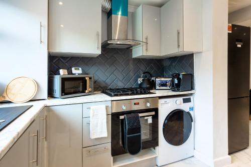 Amazing 3bedroom ground floor house with garden and 2 bathrooms in London