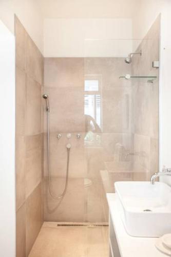 33 Strawberry Lane - Studio and Cottage