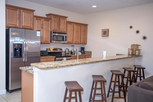 Stunning 4 Bd w/ Pool Close to Disney 8940 - image 11