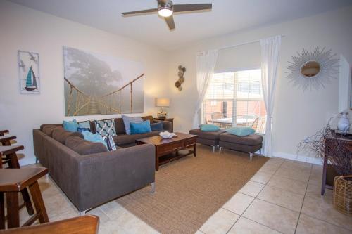 Stunning 4 Bd w/ Pool Close to Disney 8940 - image 12