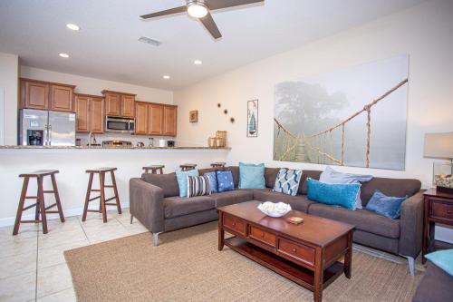Stunning 4 Bd w/ Pool Close to Disney 8940 - image 13