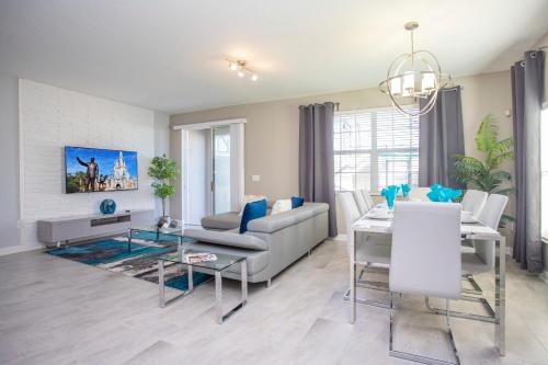 Luxurious 5 Bedroom w/ Pool Close to Disney 9017 @ChampionsGateResort - image 2