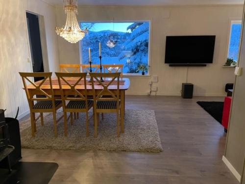 House with garage in central Lyngen in Lyngseidet