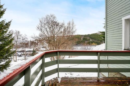 House with garage in central Lyngen in Lyngseidet