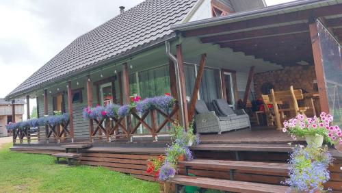 . ZARIŅI