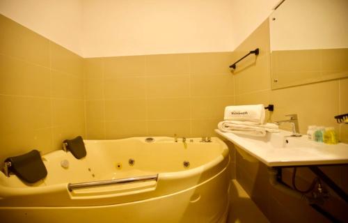 Wavelength in Mirissa