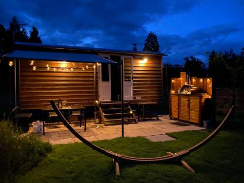 Poachers Hut at Keepers Cottage - Hot Tub & Pizza Oven - Trossachs