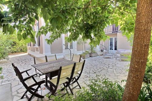 A szálláshely kívülről, Arcachon-centre belle maison 5 chambres proche des plages à pieds (Arcachon-centre belle maison 5 chambres proche des plages a pieds) in Arcachon