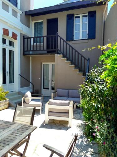 A szálláshely kívülről, Arcachon-centre belle maison 5 chambres proche des plages à pieds (Arcachon-centre belle maison 5 chambres proche des plages a pieds) in Arcachon