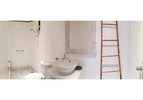 Keira Backpackers – El Nido, WI