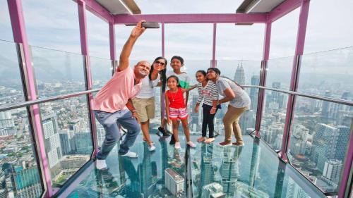 Anggun Presidential Suites - image 2