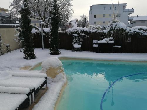 Belle Etage geräumige Ferienwohnung mit Pool und Sauna