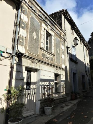 Maison des Remparts nichée sous la Cité