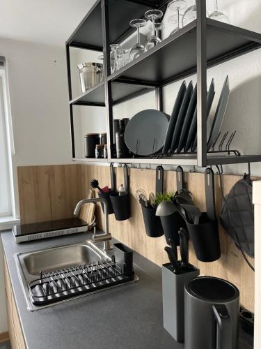 廚房, Appartment im Architektenhaus - 53qm-2 Schlafzimmer-Küche-Bad -2min von A8 - ruhig (Architect-Apartments 53qm - 2 Schlafzimmer mit integrierter Kuche und Bad, nur 2min von A8 - ruhig u) in 申貝格