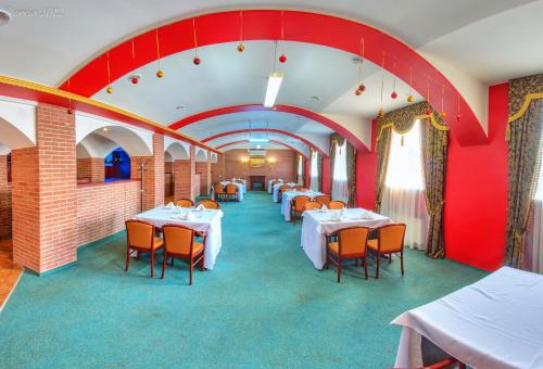 Restaurant, Optima Deluxe Kryvyi Rih in Kryvy Rih