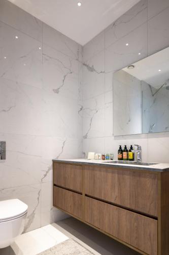 حمام, 360 Nicosia - 1 bedroom Luxurious Residence in وسط المدينة