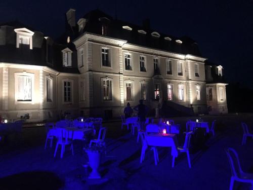 chambre zen château de la Bouchatte (chambre zen chateau de la Bouchatte) in Huriel