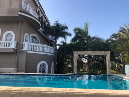 B&B Alexandrië - Condo in a Private Resort setting King Maryout Alamriyah Governorate Egypt Comes with an outdoor private infinity swimming pool with a large garden Borg Alarb International Airport is 15 minutes - Bed and Breakfast Alexandrië