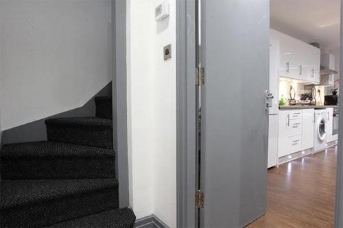 Lewis Apartment in the Heart of the Northern Quarter sleeps up to 12 3
