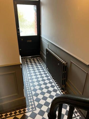 مدخل, Historic & Stylish Cottage in Charlton Kings